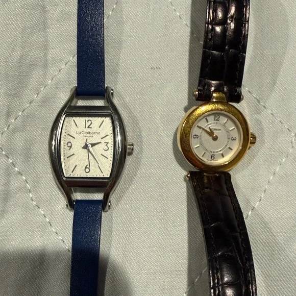 Black and blue wristwatch - Picture 2 of 4
